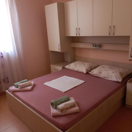 Apartments Vrisika-Family Apartment มาคาร์สกา ภายนอก รูปภาพ